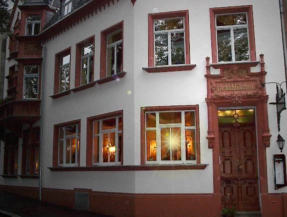 rustikales Restaurant, Restaurant im Kaffeehausstiel, Gesellschaftszimmer